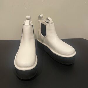 UGG Neumel Platform Chelsea Boot Size 9 Chunky Shoes White